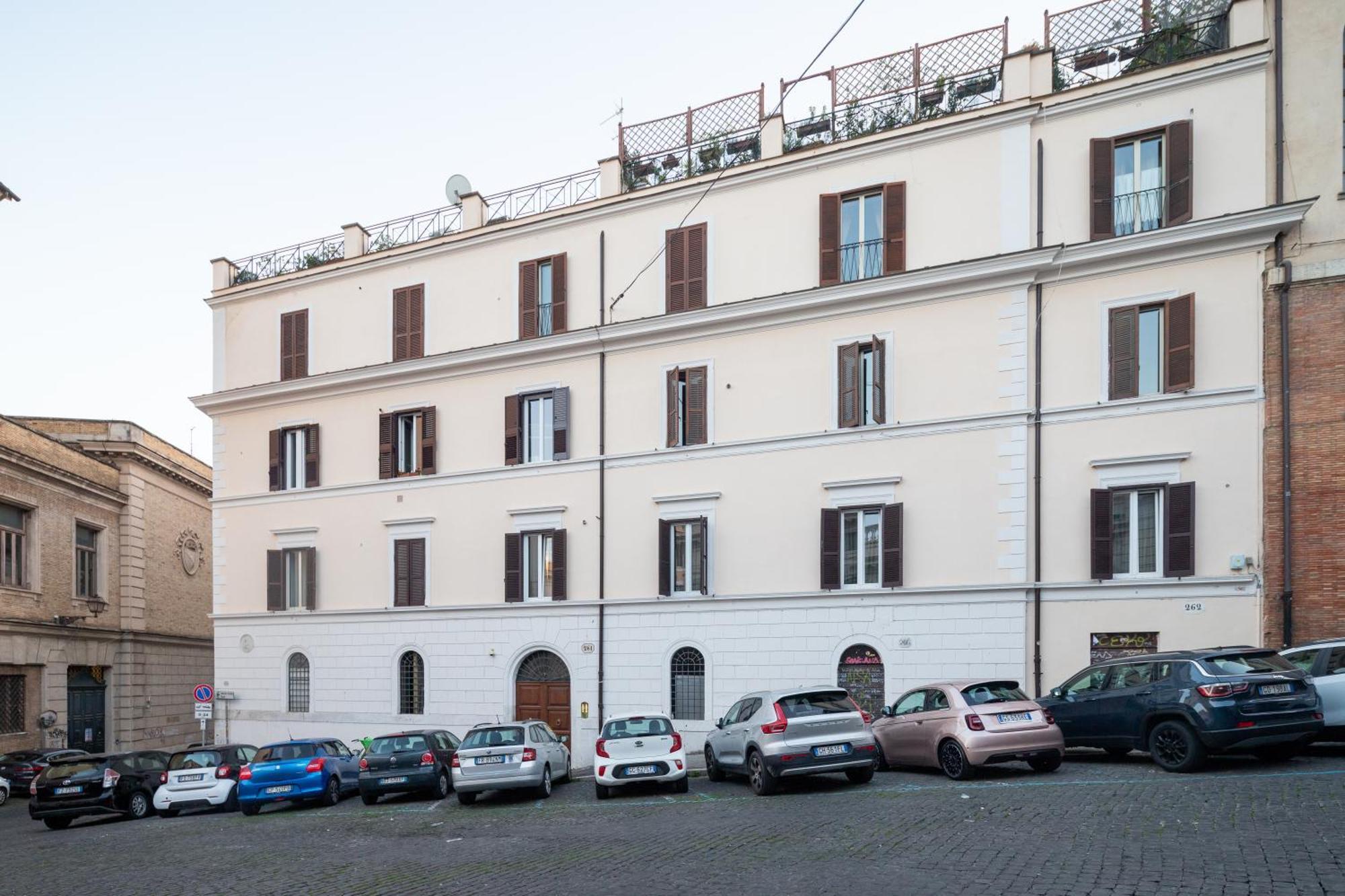 Le Piccole Lune Di Monti, Rome